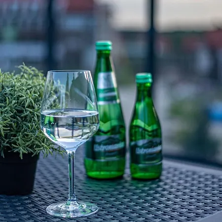 Niebo Przy Plazy Apartment *