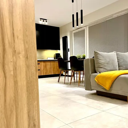 Niebo Przy Plazy Apartment *
