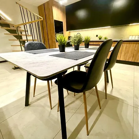 Niebo Przy Plazy Apartment *